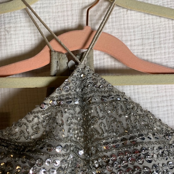 Aidan Mattox US sz 4 formal gown prom, banquet silver sequins flowy and elegant - Picture 3 of 16